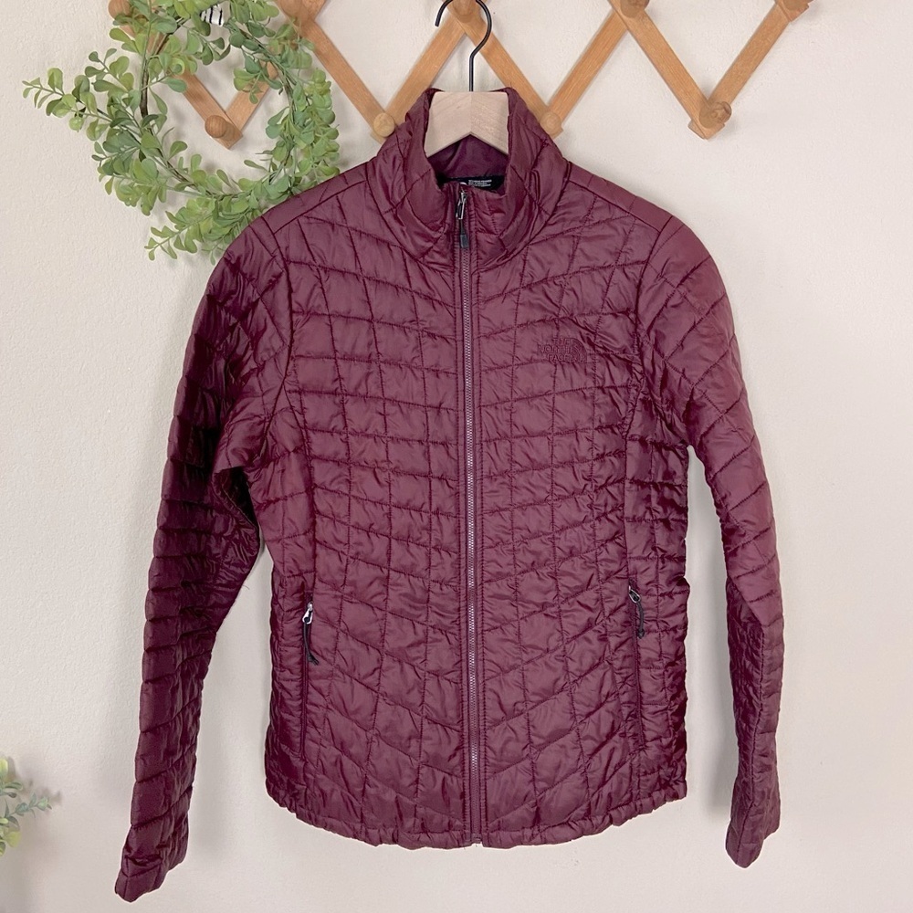 THE NORTH FACE | Maroon Quilted Puffer Jacket Size Medium
